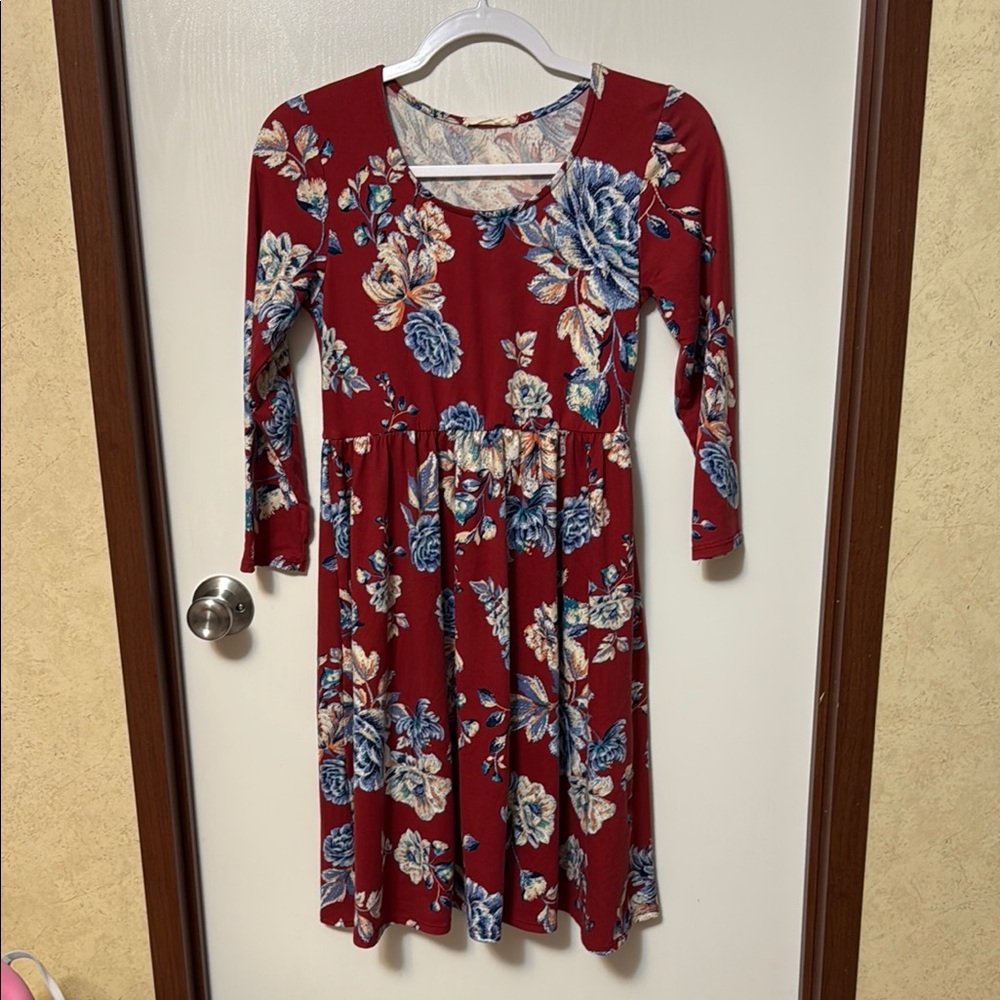 Entro Floral Red Dress with Blue and White Accents Size S